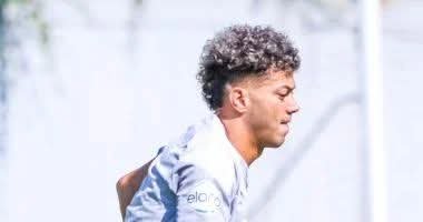 عموته يحدد شروط عودة إمام عاشور للمشاركة فى مباريات الأهلي