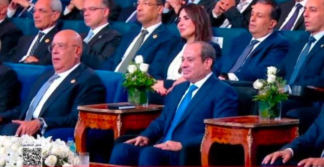 فخامة الرئيس السيسي يشاهد تقريرا ماذا تقول للرئيس إذا قابلته؟ بمنتدي مصر 2026