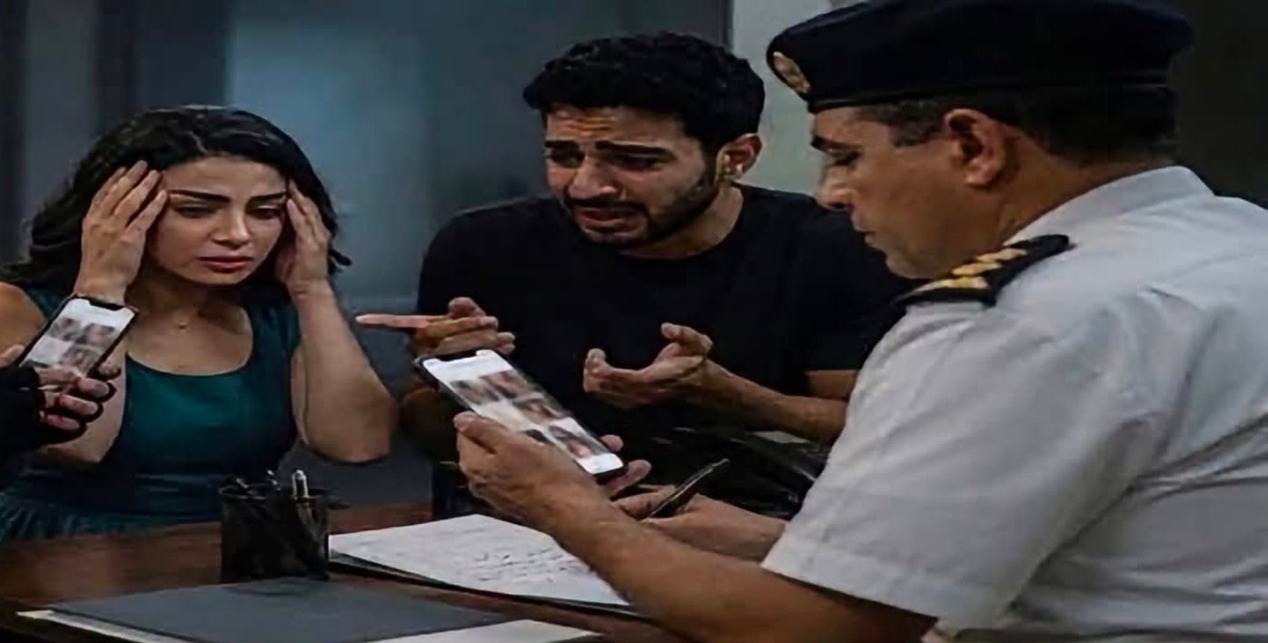 ماسك عليها فيديوهات٠٠ شاب يشكو من عشـ ـيق زوجته بتهمة ابتـ.ـزازها بعد تصويرها في أوضاع مخـ ـلة بالساحل