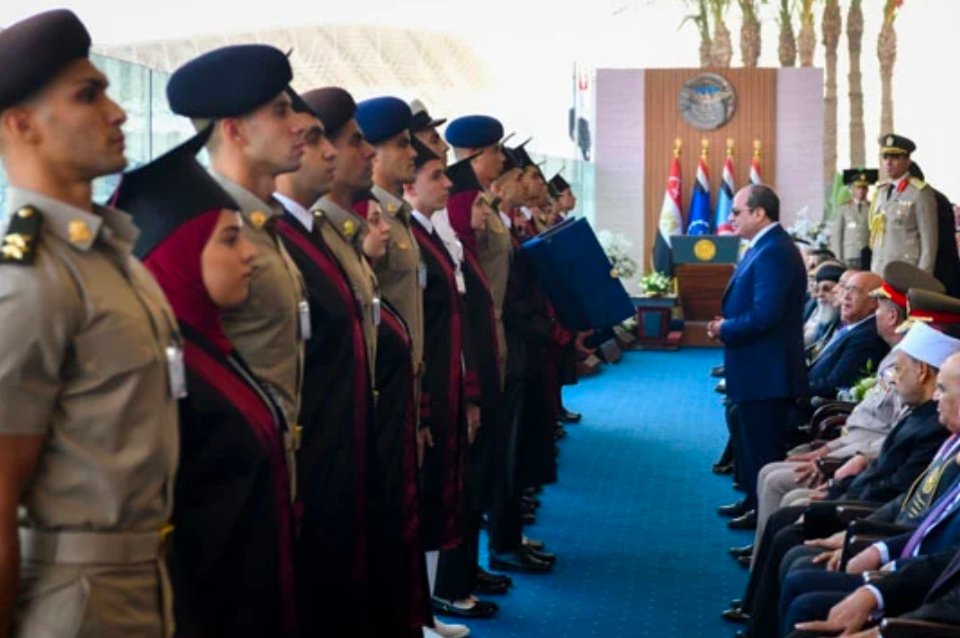 خريجو الأكاديمية العسكرية يؤدون يمين الولاء أمام الرئيس السيسى