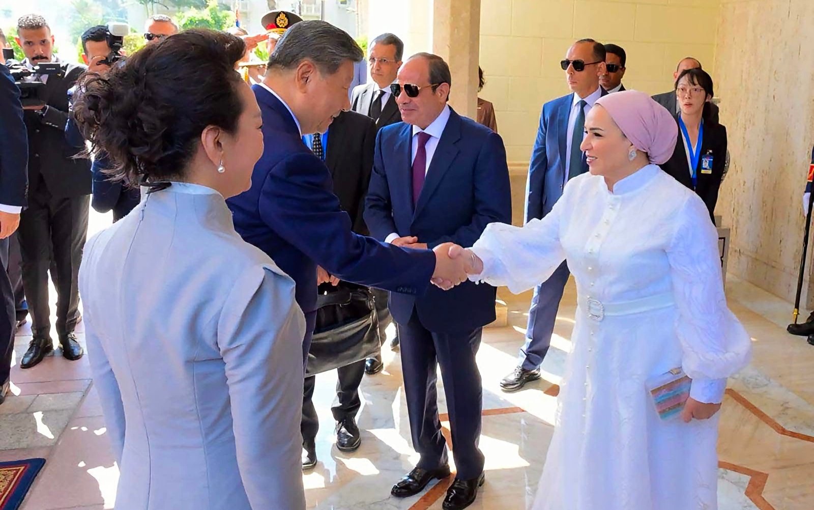 الرئيس السيسي يودع الرئيس الصيني بمطار القاهرة في ختام زيارته لمصر