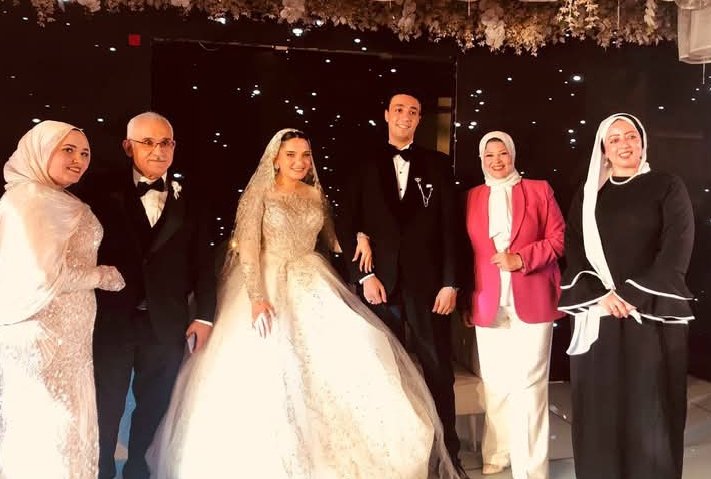 قد الدنيا تتقدم بخالص التهاني إلي الدكتور هشام عناني بمناسبة زفاف نجلته 