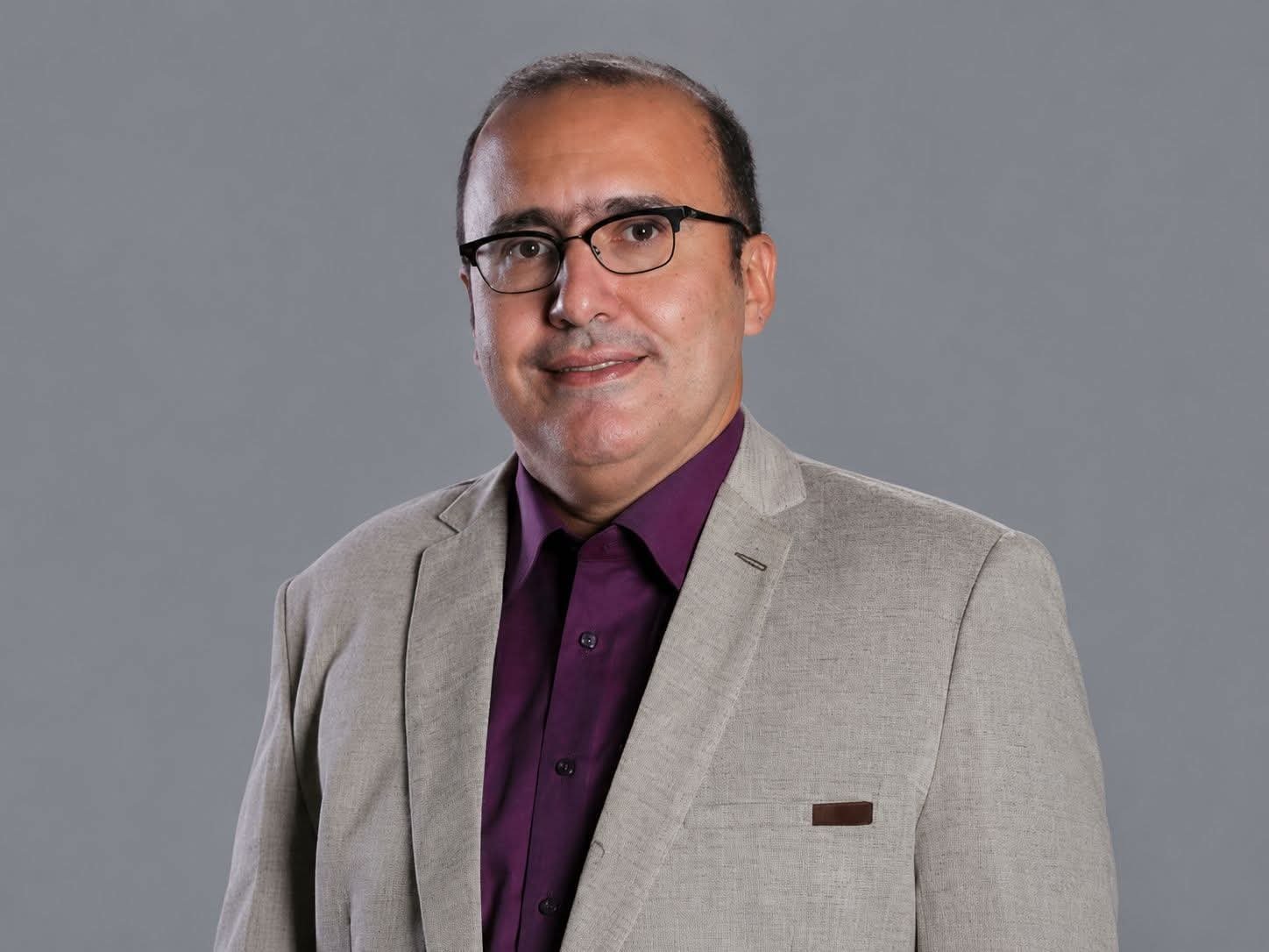 وليد الدالي: الجلوس لساعات طويلة يهدد صحة الأوردة.. والحركة المنتظمة ضرورة وليست رفاهيه 